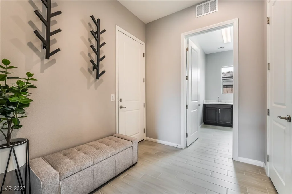 9087 Golden Crow, Las Vegas, NV 89148