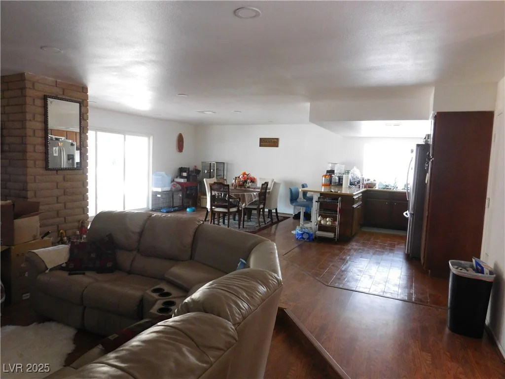 1075 Greymouth, Las Vegas, NV 89110