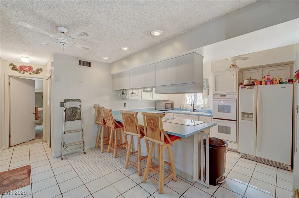 2325 Sombrero, Las Vegas, NV 89169