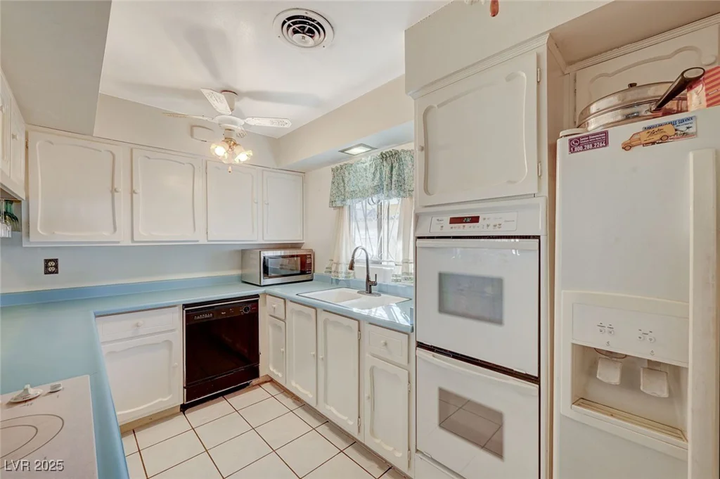 2325 Sombrero, Las Vegas, NV 89169