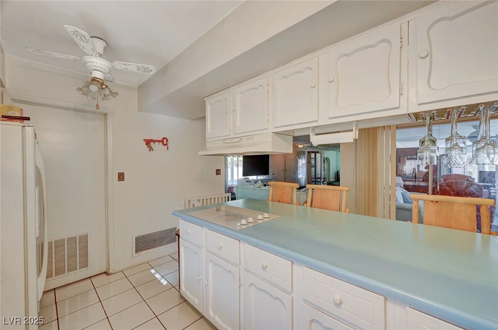 2325 Sombrero, Las Vegas, NV 89169