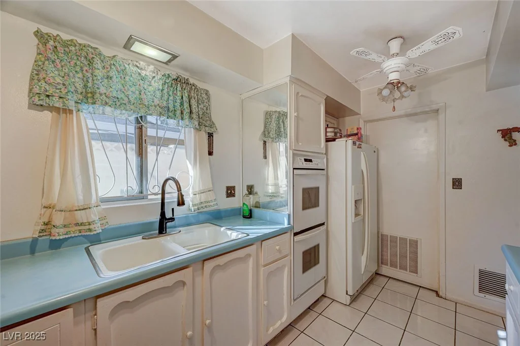 2325 Sombrero, Las Vegas, NV 89169