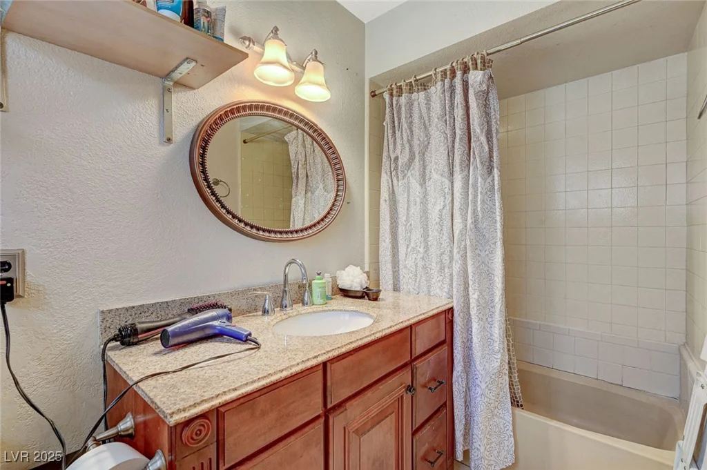 2325 Sombrero, Las Vegas, NV 89169