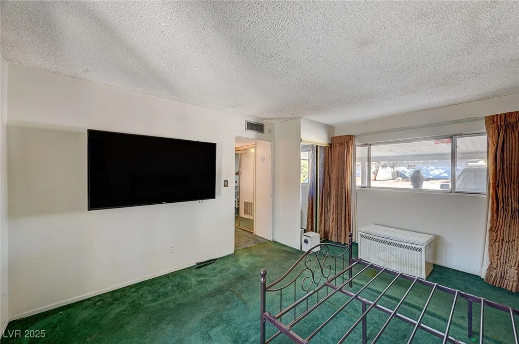 2325 Sombrero, Las Vegas, NV 89169