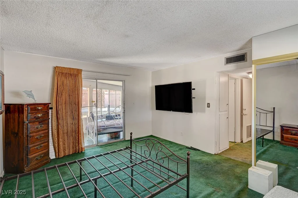 2325 Sombrero, Las Vegas, NV 89169