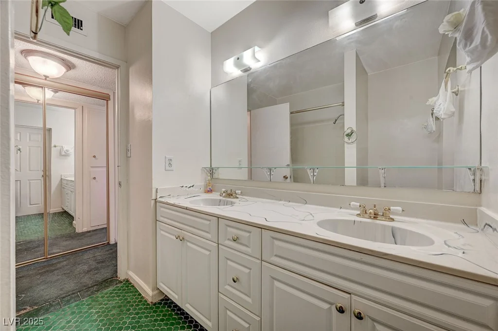 2325 Sombrero, Las Vegas, NV 89169