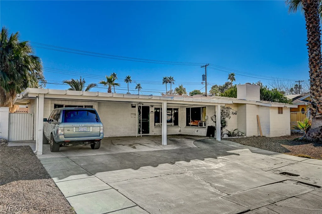2325 Sombrero, Las Vegas, NV 89169