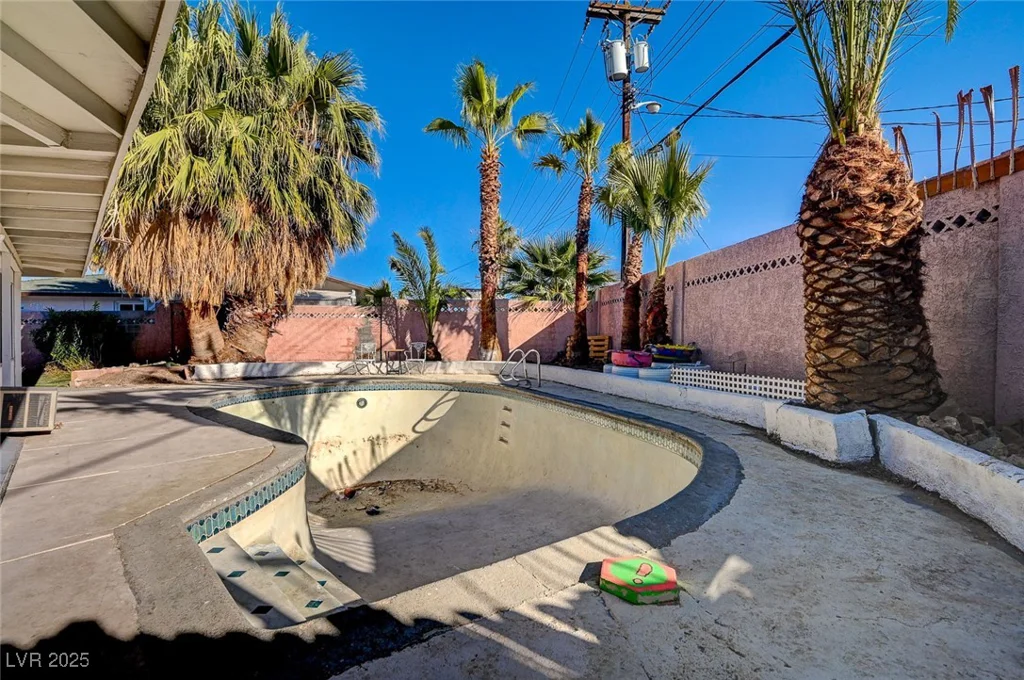 2325 Sombrero, Las Vegas, NV 89169