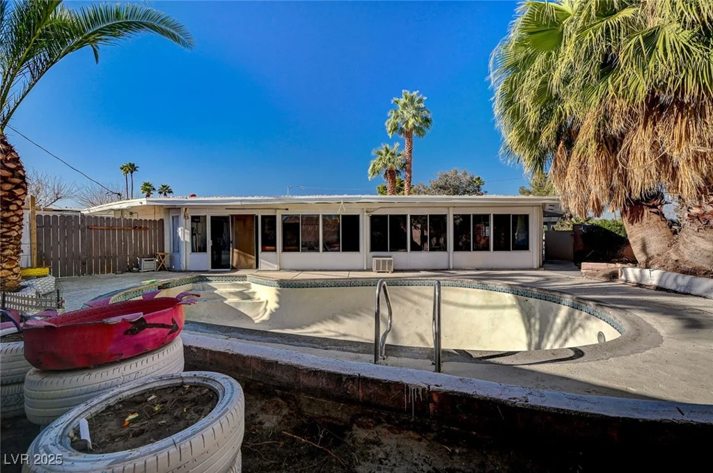 2325 Sombrero, Las Vegas, NV 89169