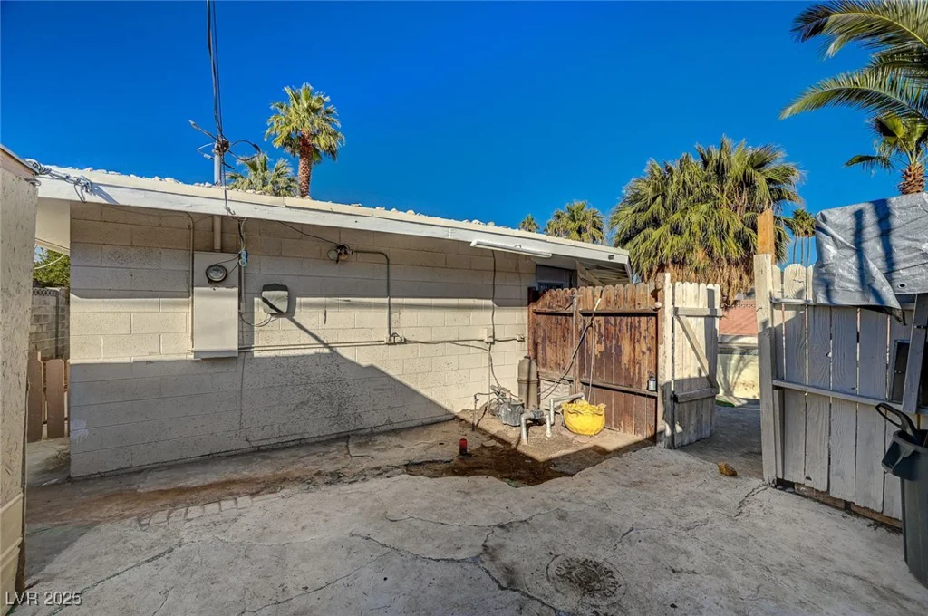 2325 Sombrero, Las Vegas, NV 89169