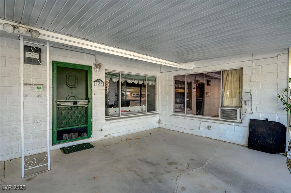 2325 Sombrero, Las Vegas, NV 89169