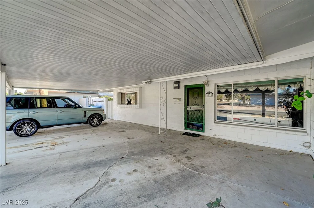 2325 Sombrero, Las Vegas, NV 89169