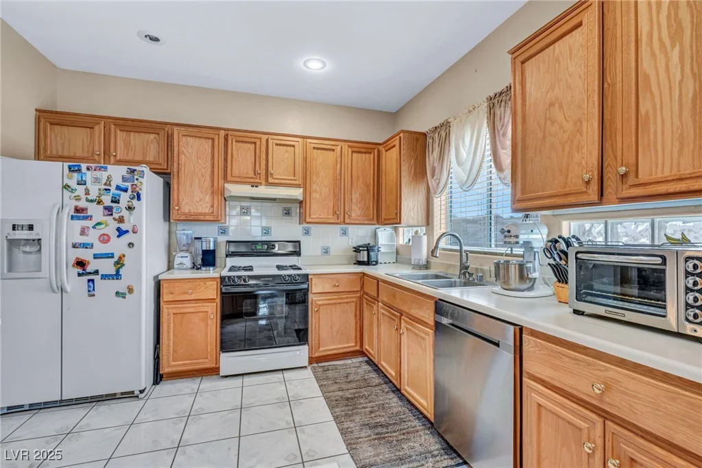2571 Thatcher, Henderson, NV 89052