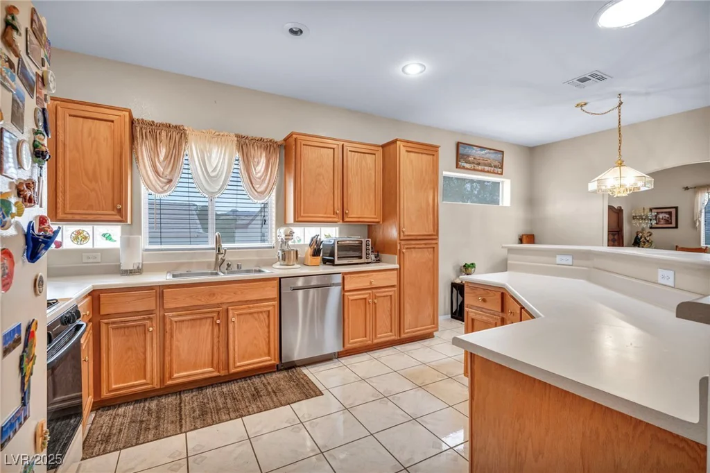 2571 Thatcher, Henderson, NV 89052