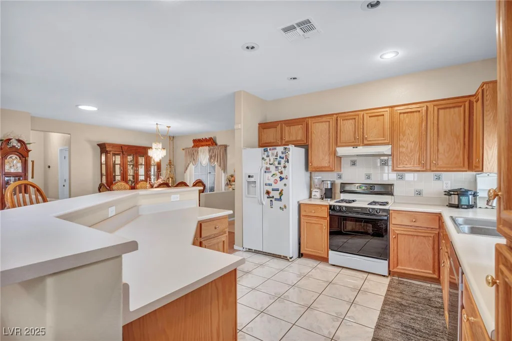 2571 Thatcher, Henderson, NV 89052
