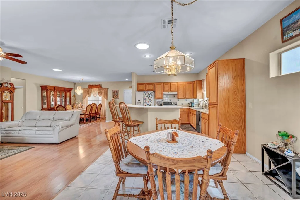 2571 Thatcher, Henderson, NV 89052