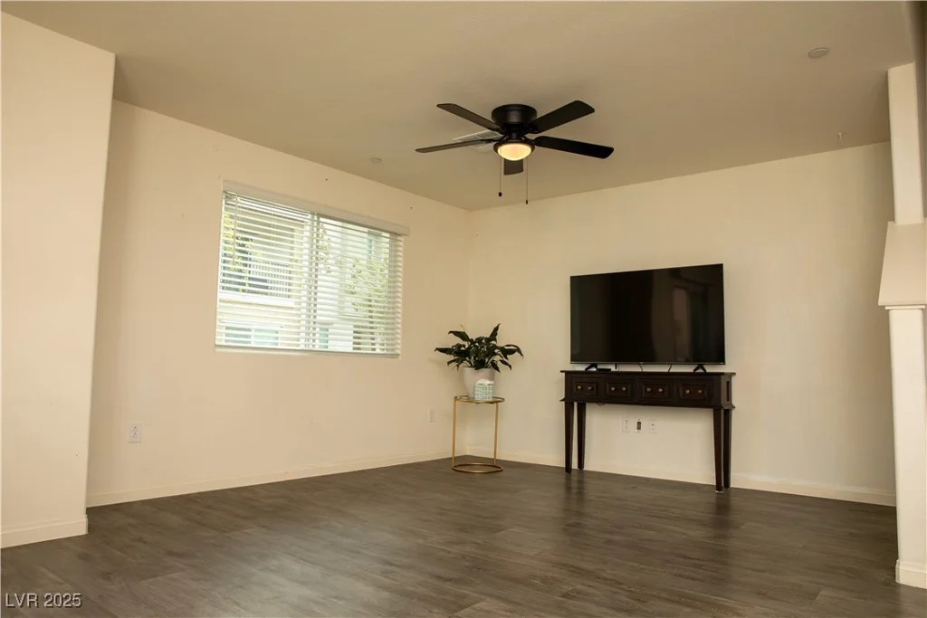 6824 Satin Silver, North Las Vegas, NV 89086