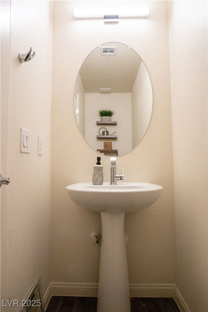 6824 Satin Silver, North Las Vegas, NV 89086