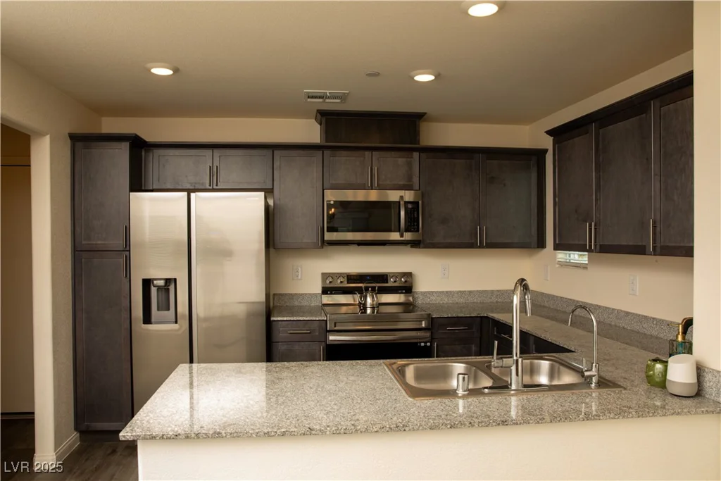6824 Satin Silver, North Las Vegas, NV 89086