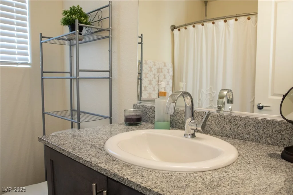 6824 Satin Silver, North Las Vegas, NV 89086