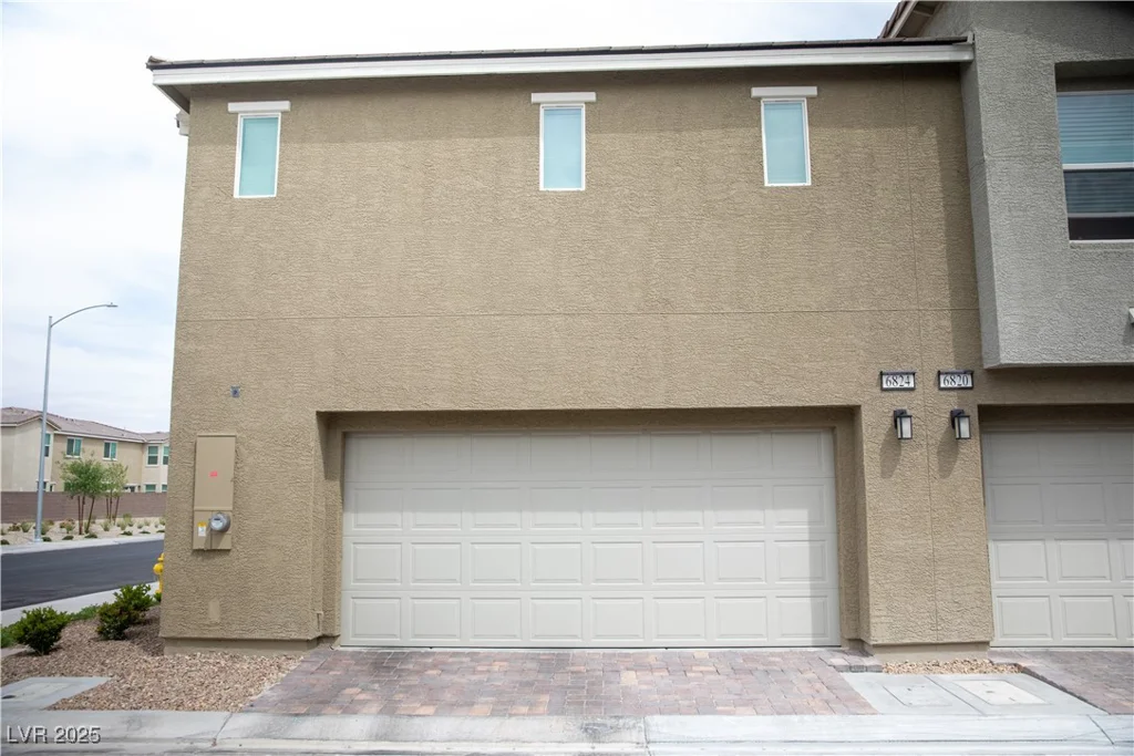 6824 Satin Silver, North Las Vegas, NV 89086