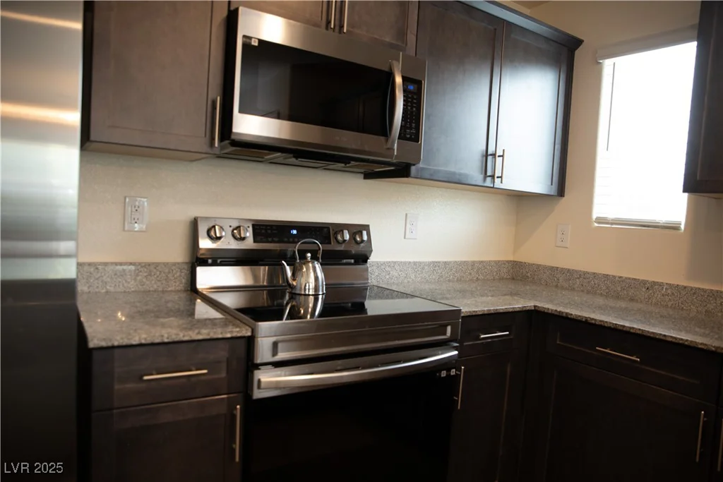 6824 Satin Silver, North Las Vegas, NV 89086