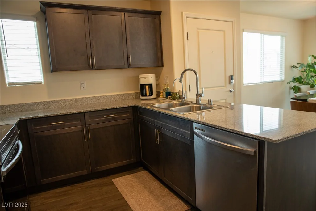 6824 Satin Silver, North Las Vegas, NV 89086
