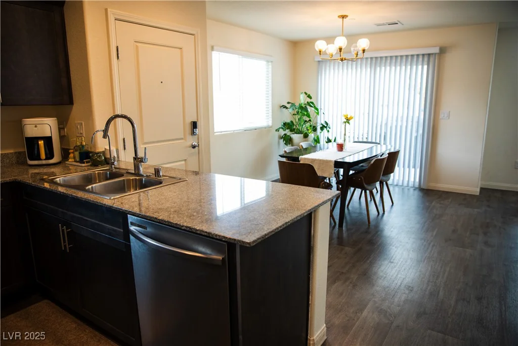 6824 Satin Silver, North Las Vegas, NV 89086