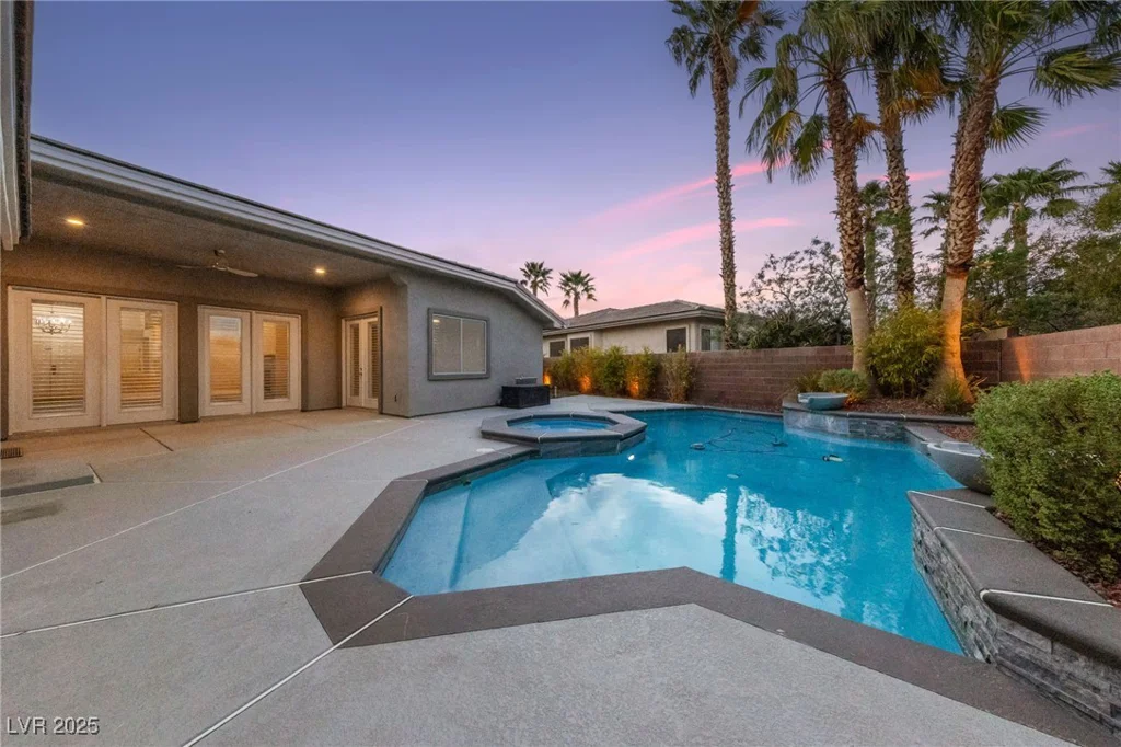 616 Canyon Brook, Las Vegas, NV 89145