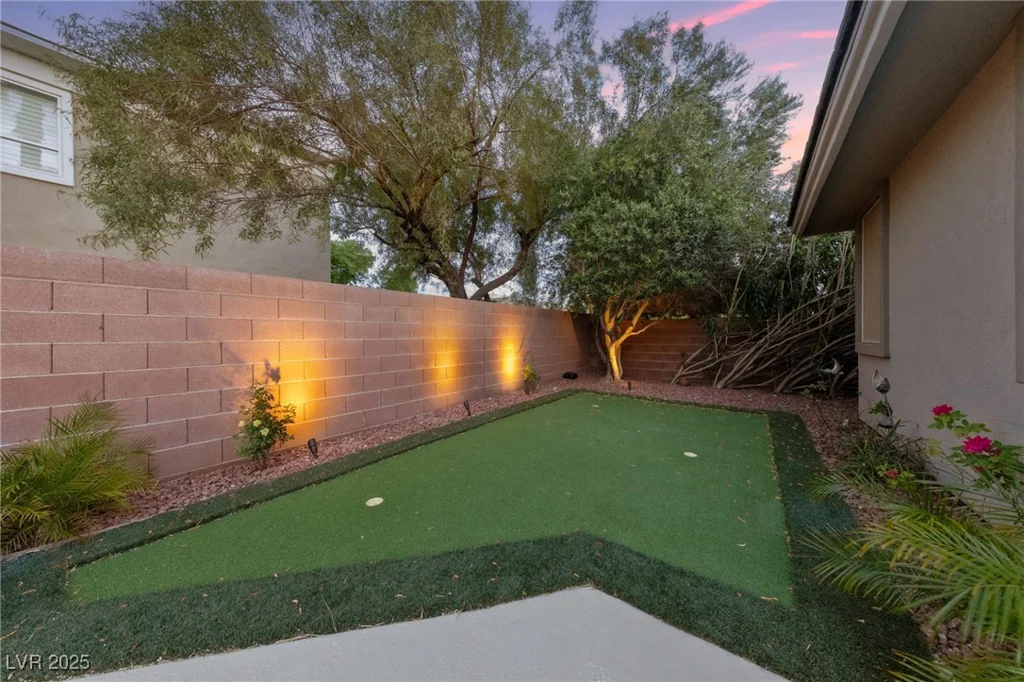 616 Canyon Brook, Las Vegas, NV 89145