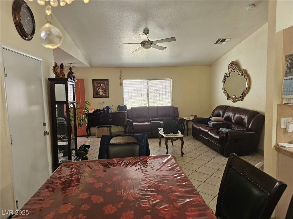1821 Windy Gap, Las Vegas, NV 89106