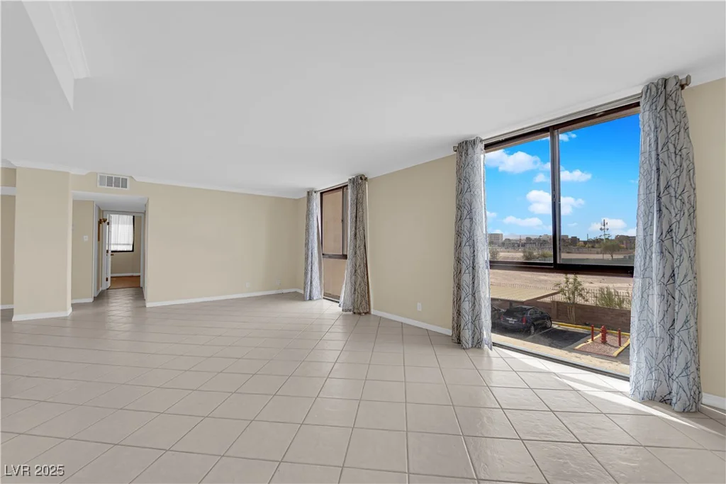 3930 University Center, Las Vegas, NV 89119