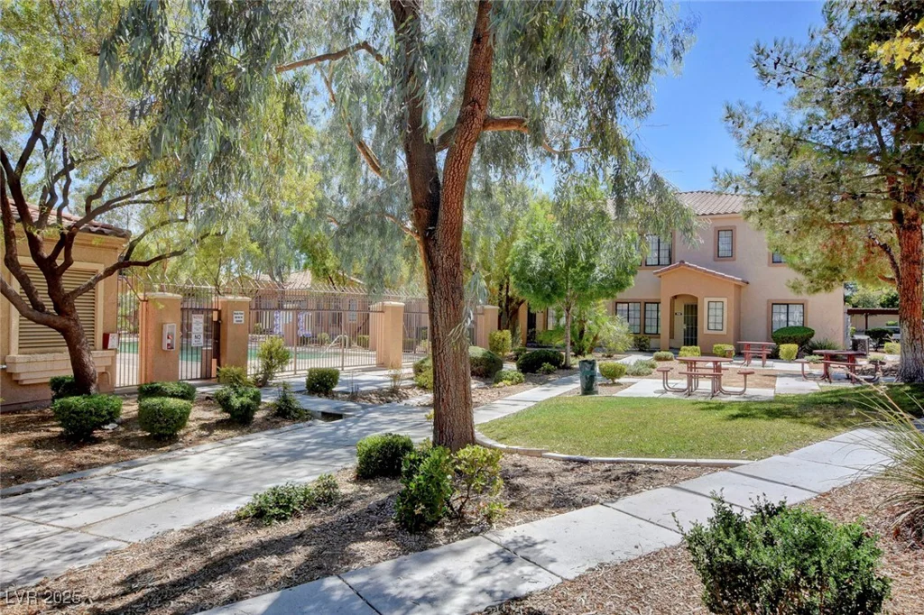 2141 Hussium Hills, Las Vegas, NV 89108