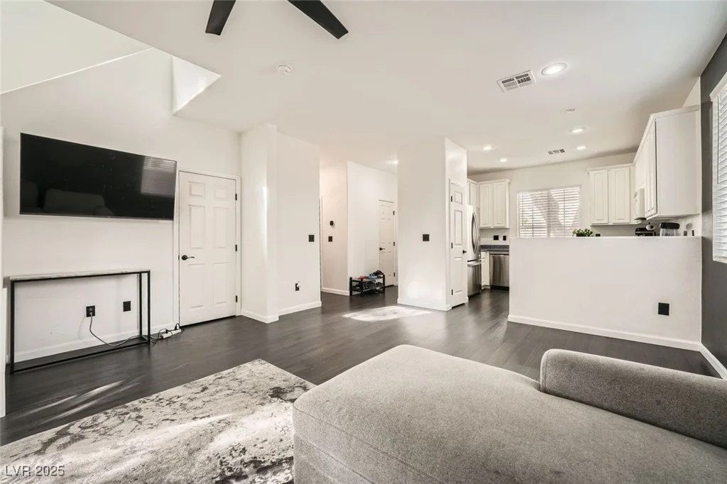 2714 Cottonwillow, Las Vegas, NV 89135