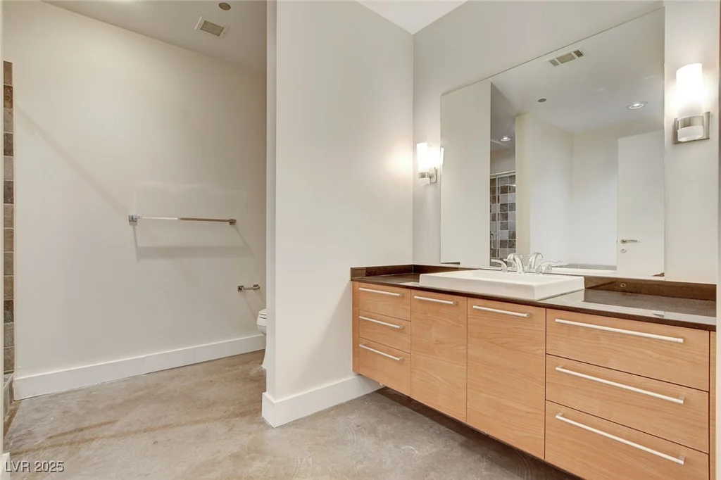 200 Hoover, Las Vegas, NV 89101