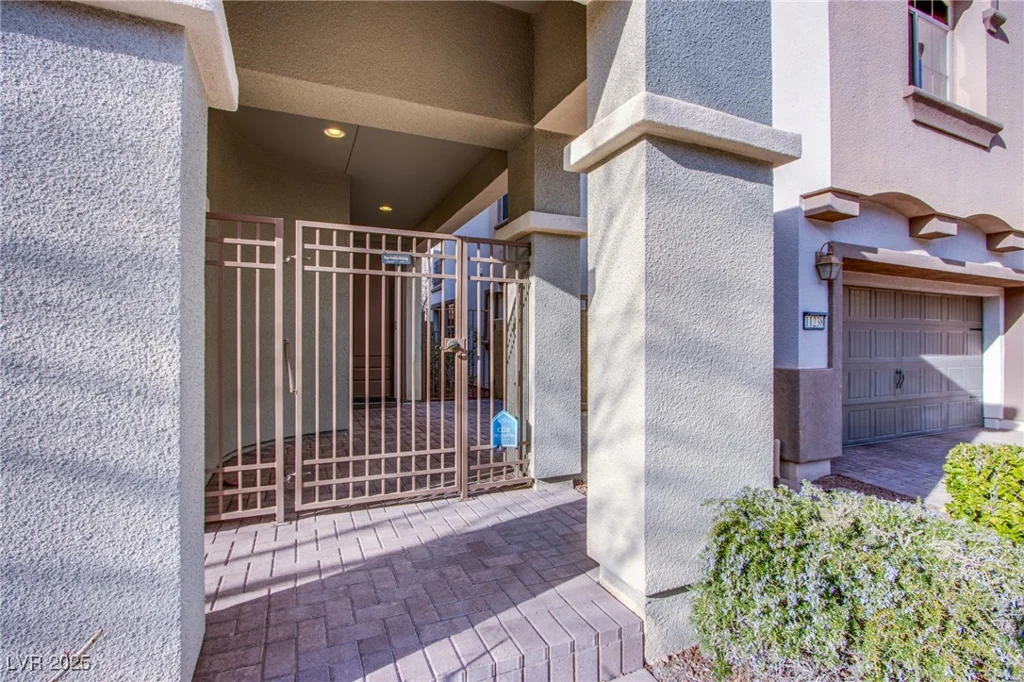 11242 ALMADOR VISTA, Las Vegas, NV 89135