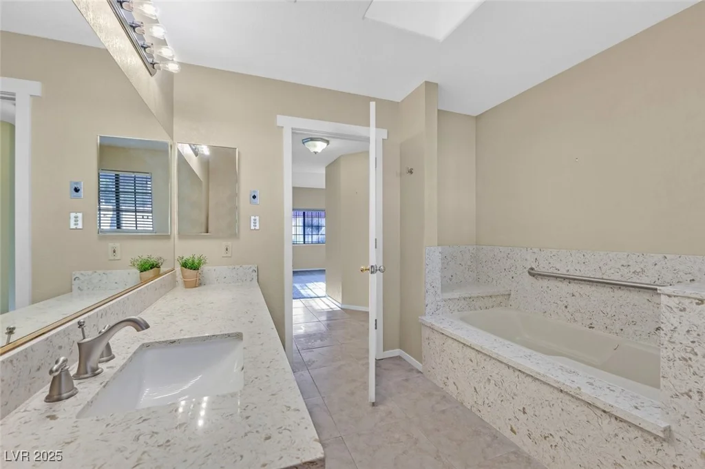 2851 Valley View, Las Vegas, NV 89102