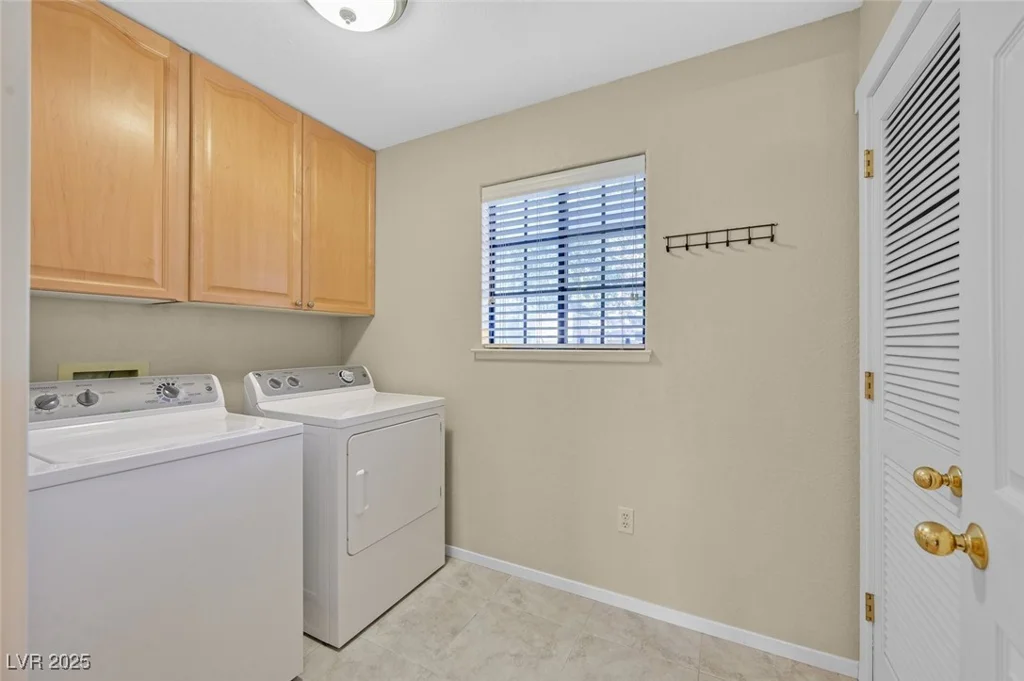 2851 Valley View, Las Vegas, NV 89102