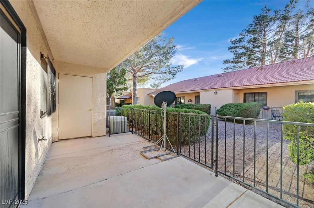 2851 Valley View, Las Vegas, NV 89102