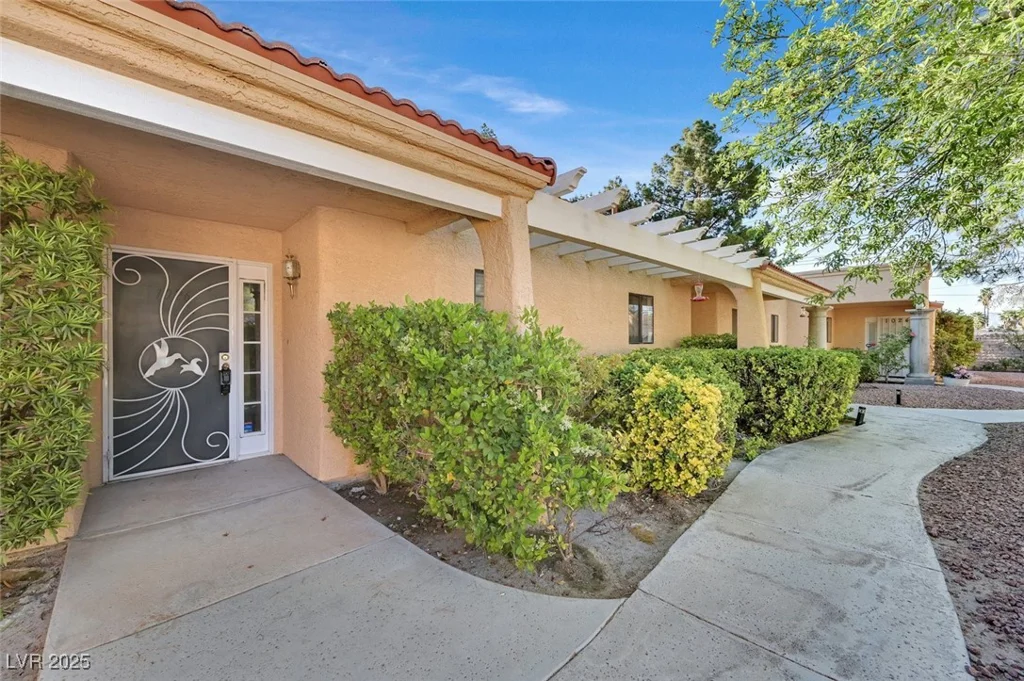 2851 Valley View, Las Vegas, NV 89102