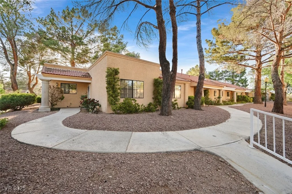 2851 Valley View, Las Vegas, NV 89102
