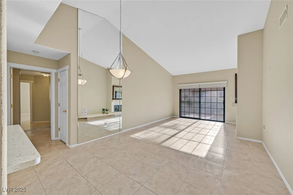 2851 Valley View, Las Vegas, NV 89102