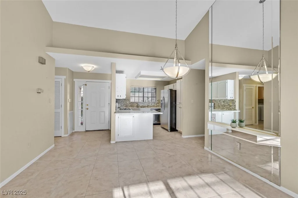 2851 Valley View, Las Vegas, NV 89102