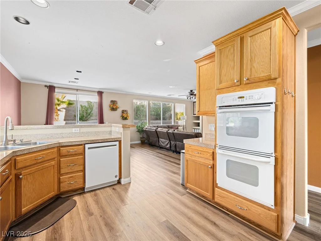 334 Shimmering Moon, Henderson, NV 89015