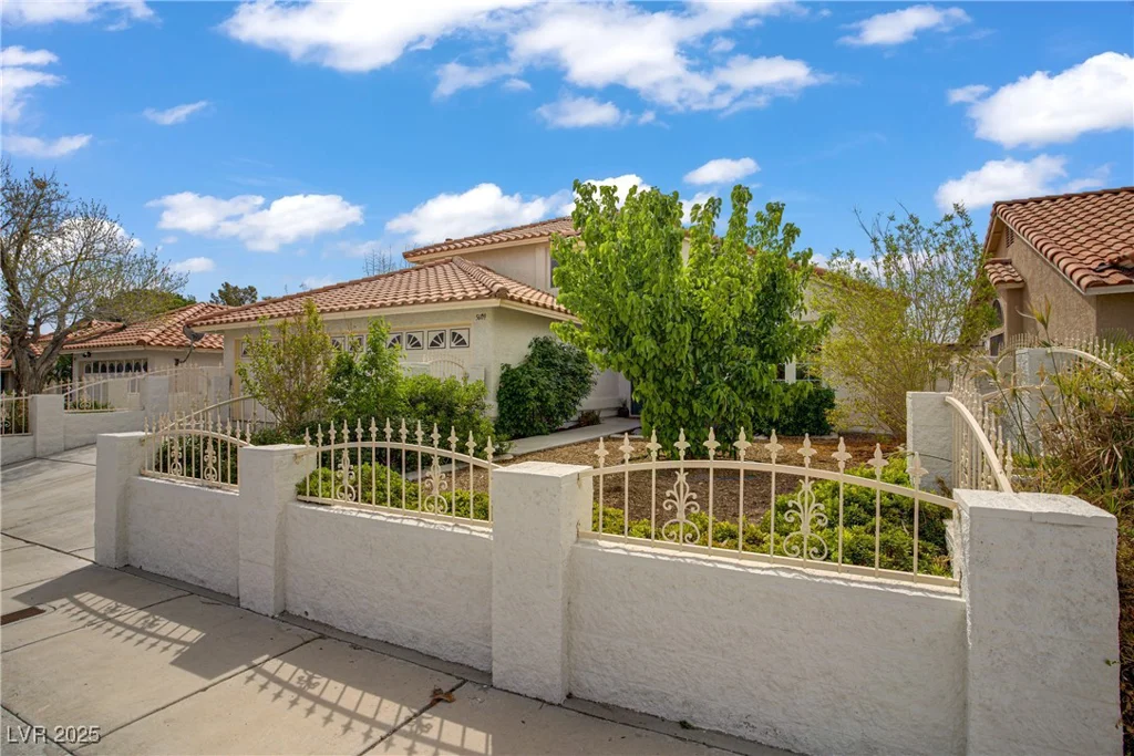 5609 Red Bluff, Las Vegas, NV 89130