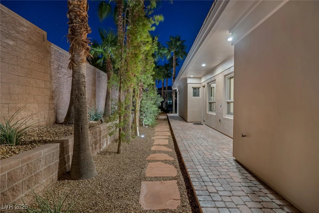 1665 Liege, Henderson, NV 89012