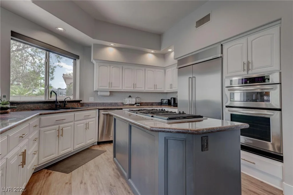 4594 Blue Mesa, Las Vegas, NV 89129