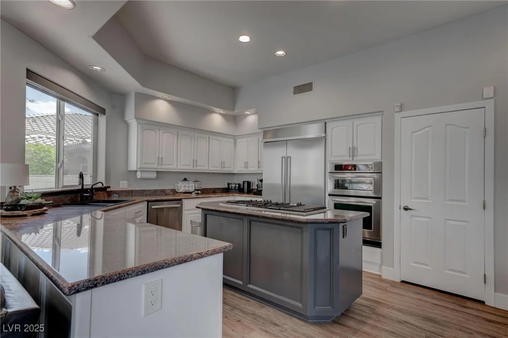 4594 Blue Mesa, Las Vegas, NV 89129