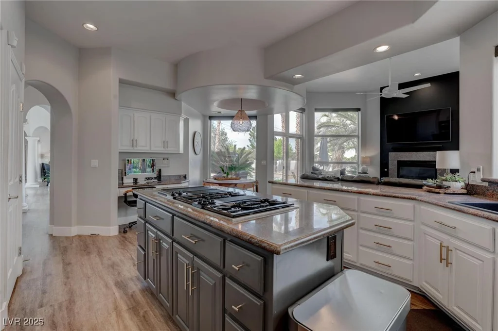 4594 Blue Mesa, Las Vegas, NV 89129