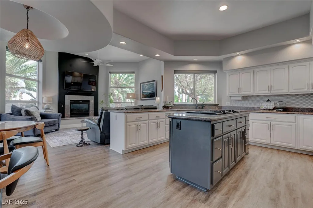 4594 Blue Mesa, Las Vegas, NV 89129